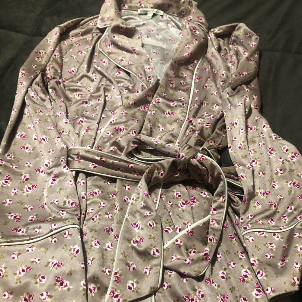 Express one eleven silk robe Size XS